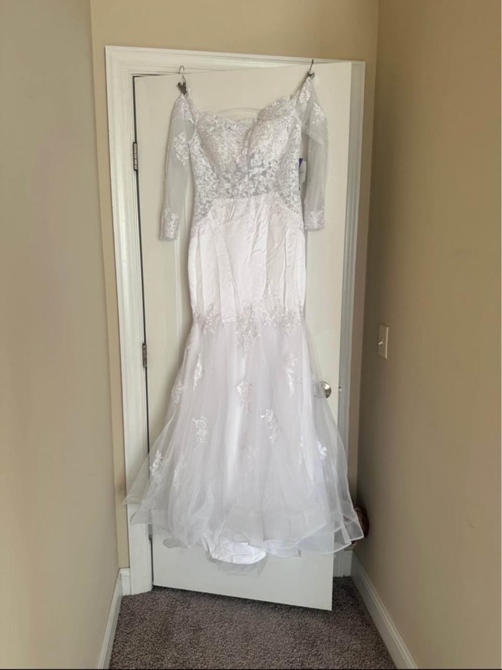 Source Unknown White Lace Tulle Long Sleeve Mermaid Gown